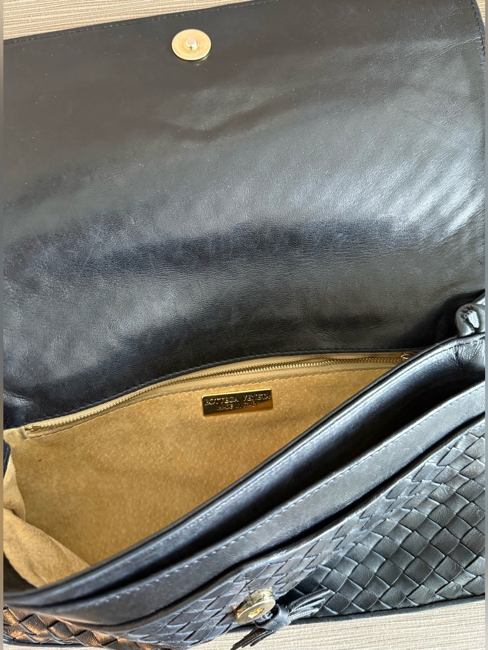 Bottega Veneta Black Intrecciato Leather Clutch. A Find In Immaculate Condition - Picture 6 of 9